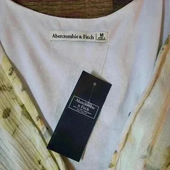 NWT Yellow & White Floral Knot-Front Flutter Sleeve Top Size M - Picture 5 of 8